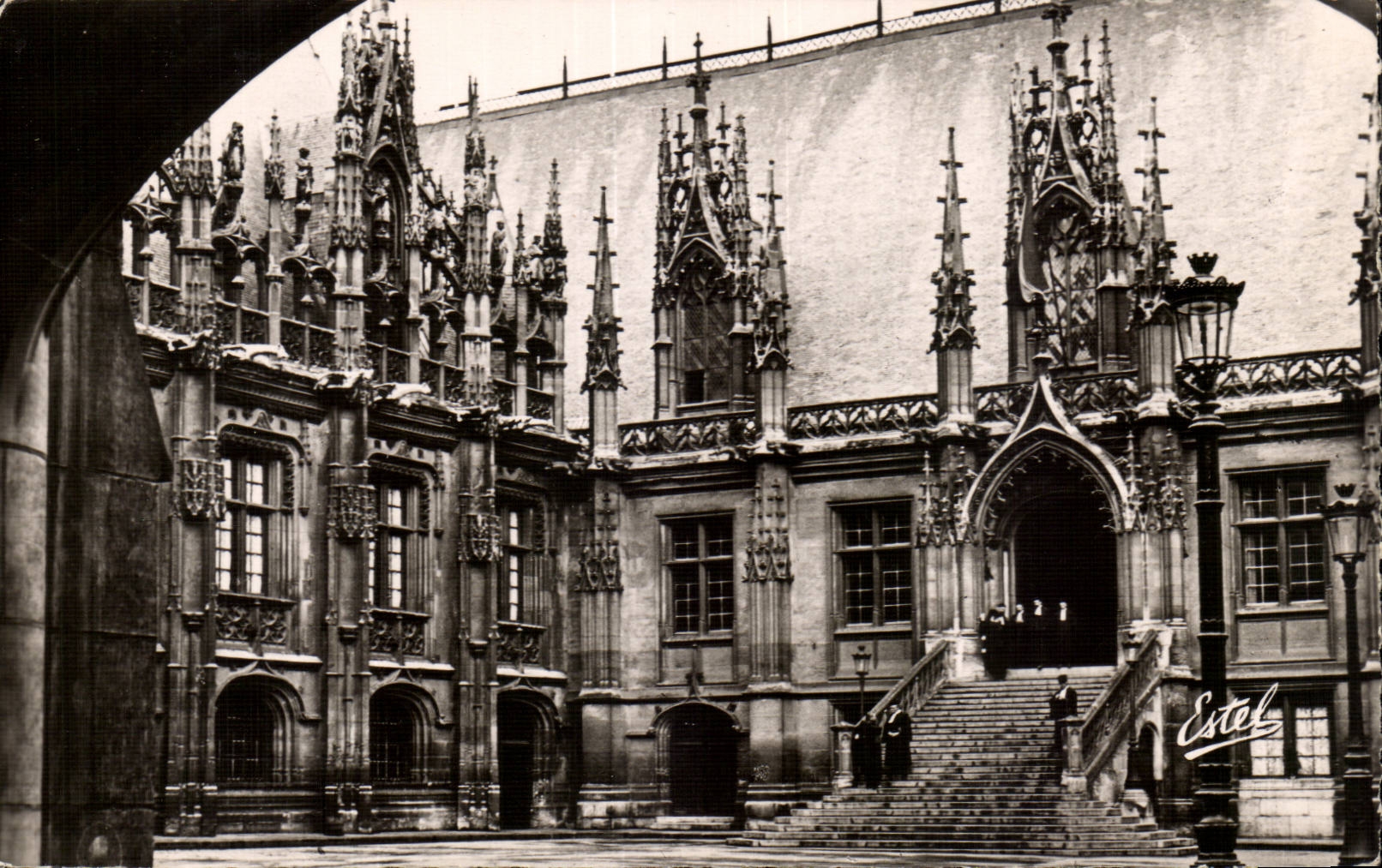 CPM Rouen Palais de justice Cour d'honneur