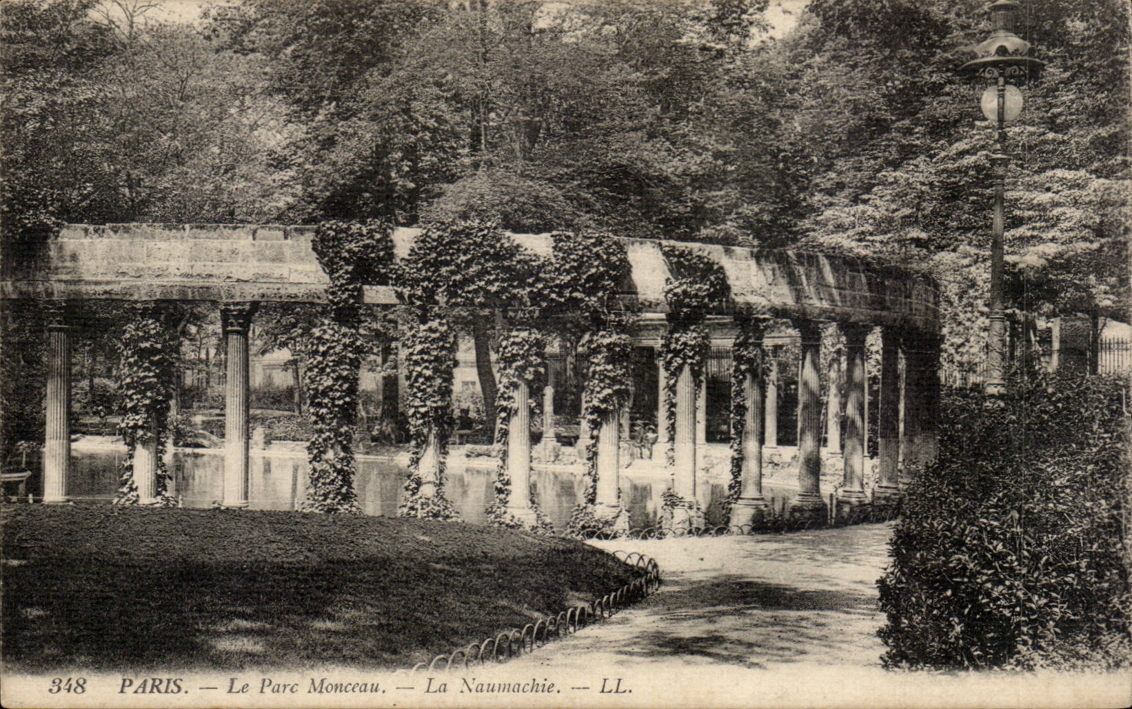 Paris CPA le parc Monceau La Naumachie
