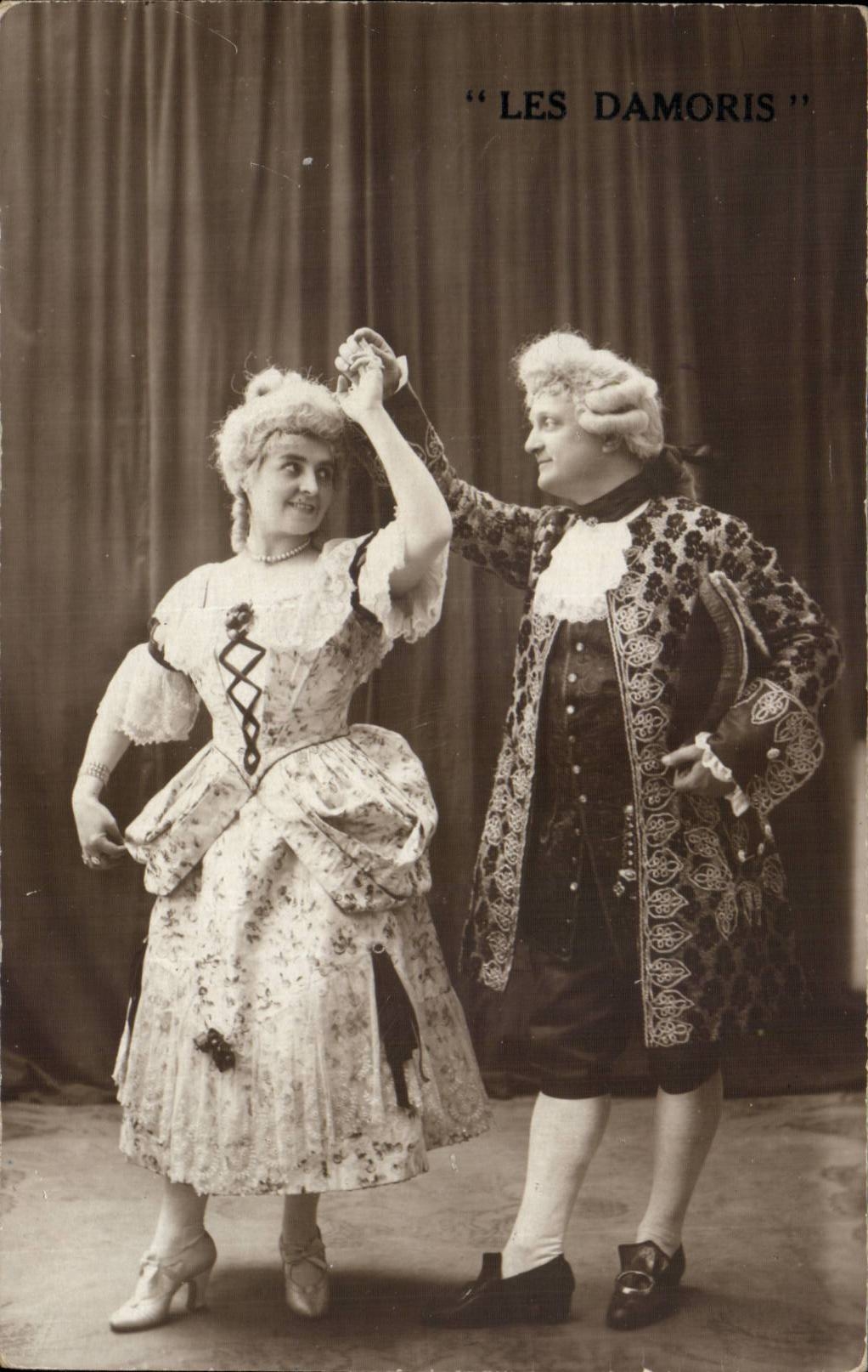 Les Damoris — scène de spectacle — éditeur inconnu