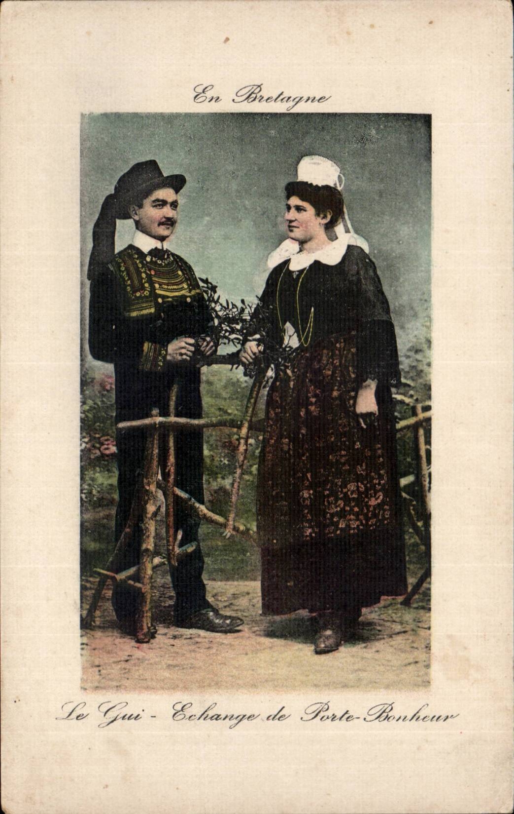 CPA Folklore En Bretagne Le gui Echange de porte bonheur 