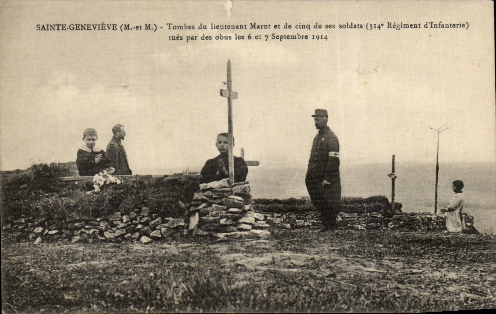 CPA Sainte Genevieve Tombes du lieutenant Marot et de cinq de ses soldats