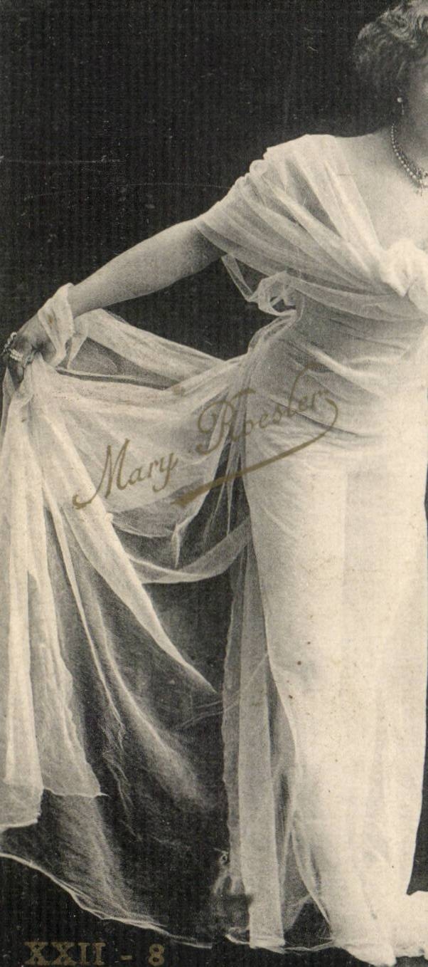 CPA Fantaisie Femme en robe