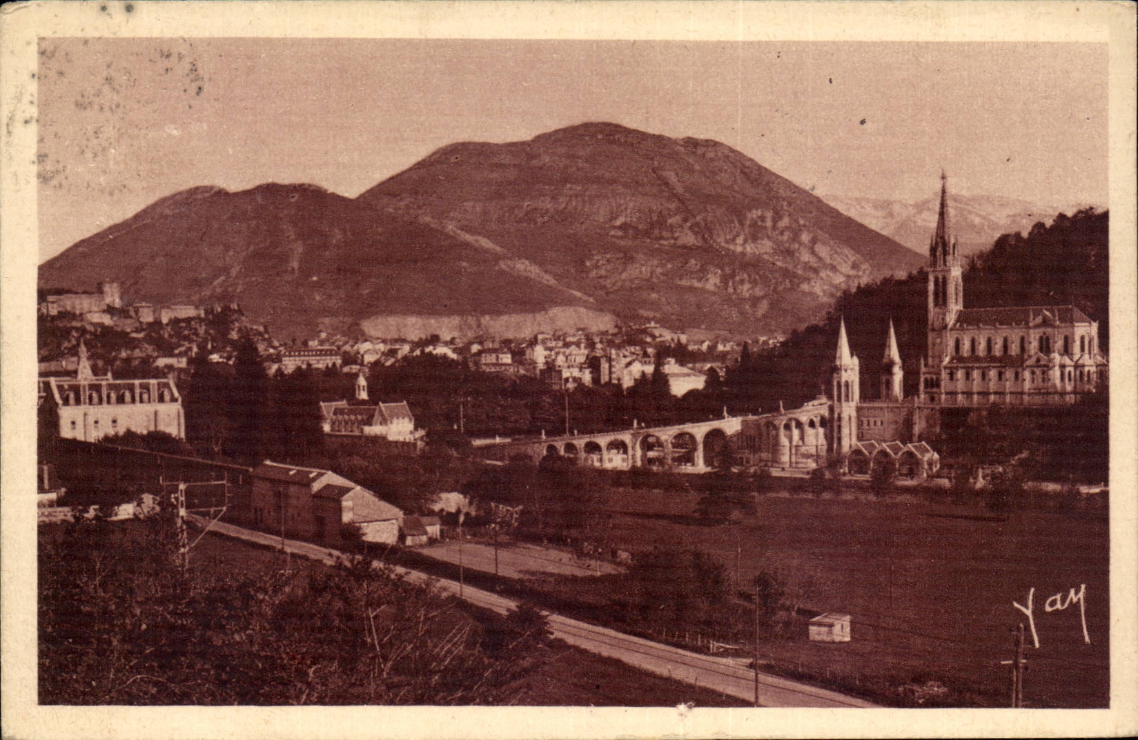 Lourdes — La Basilique et le Pic du Jer — Édition E. Quinault Lourdes, n°14