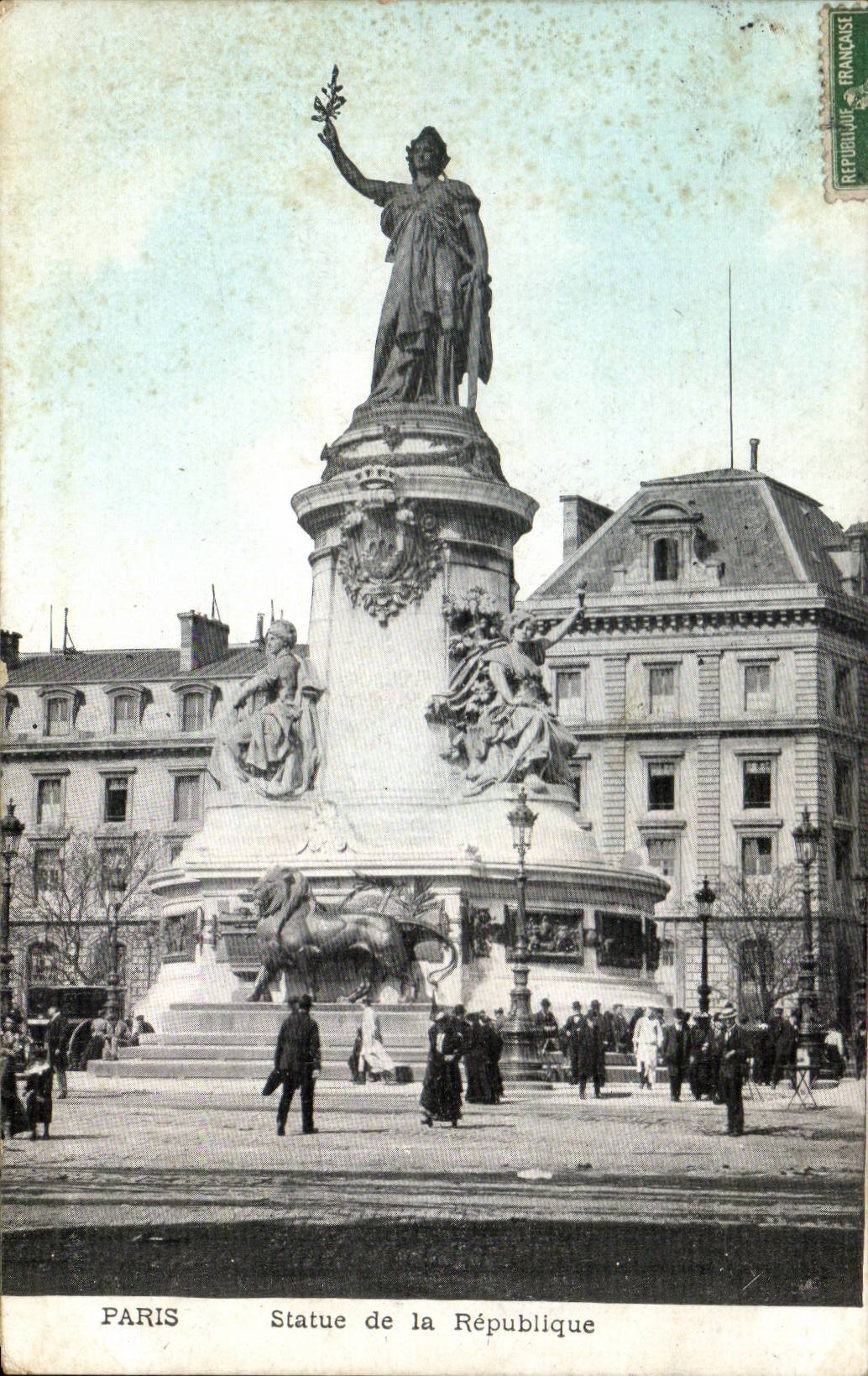 CPA Paris Statue de la Republique