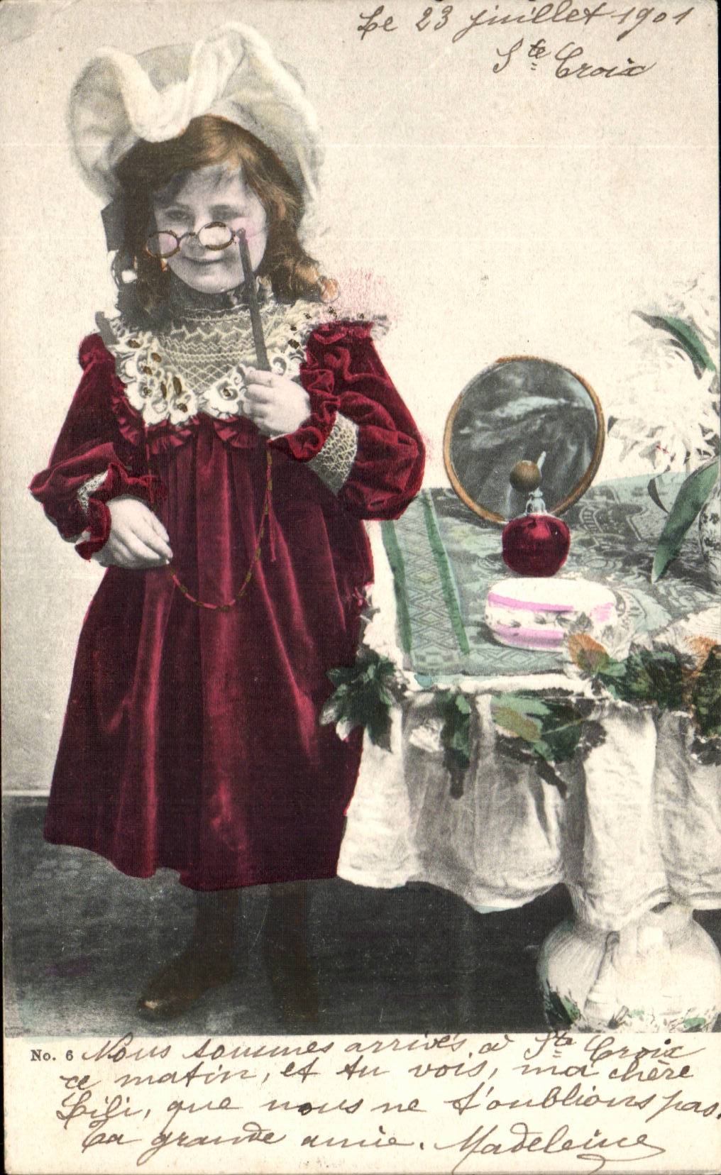 CPA Fantaisie Enfant portant des lunettes