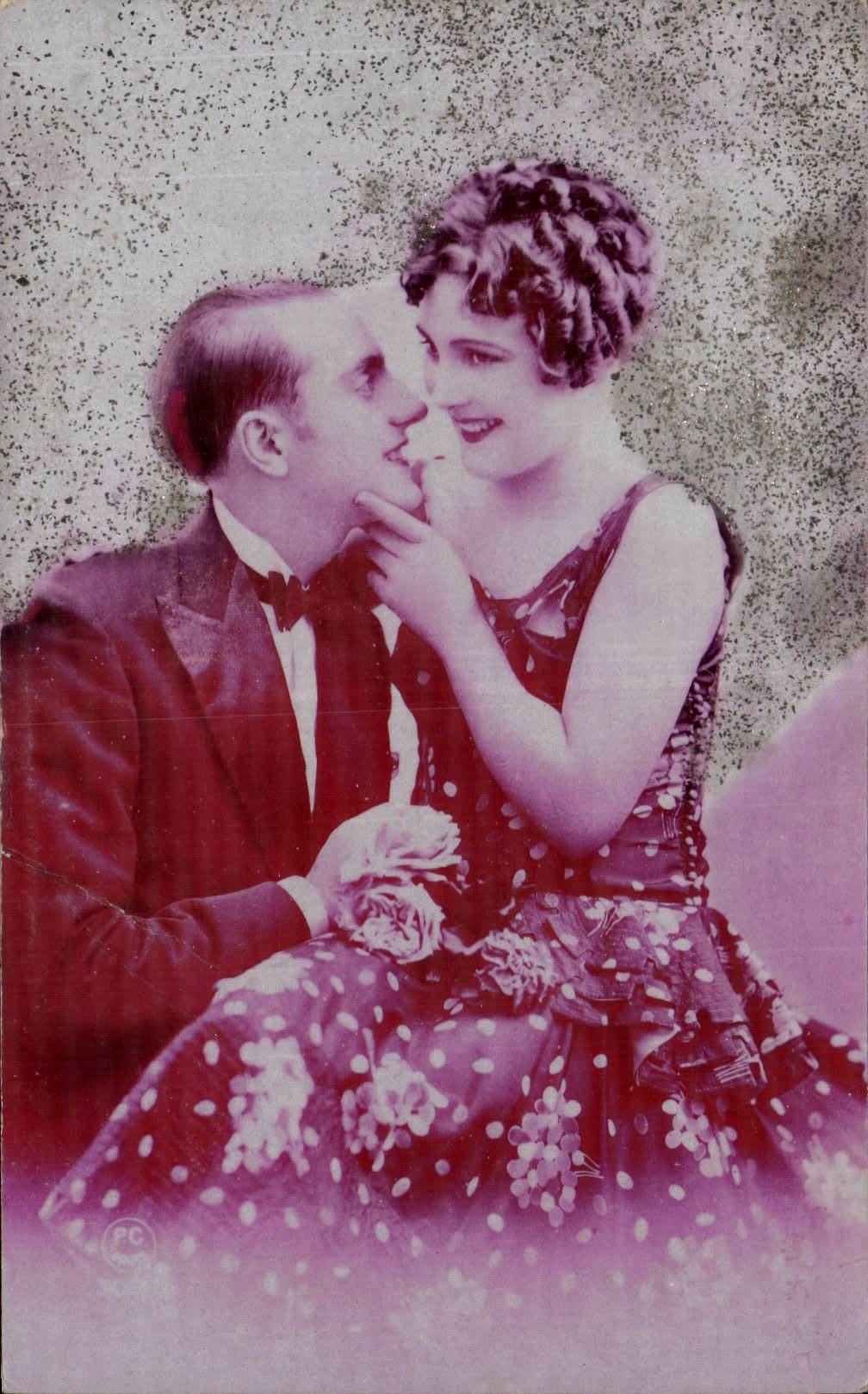 CPA Fantaisie Femme ( decor paillettes )