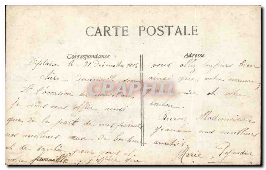 Femme en robe à broderies — intérieur décoré — éditeur inconnu, n° de série non visible — Reverso