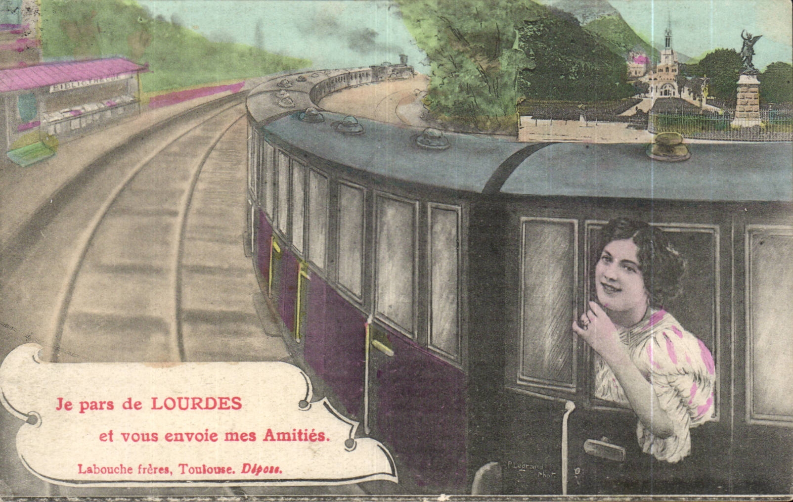 CPA Fantaisie Femme Train Je pars de Lourdes et vous envoie mes amities