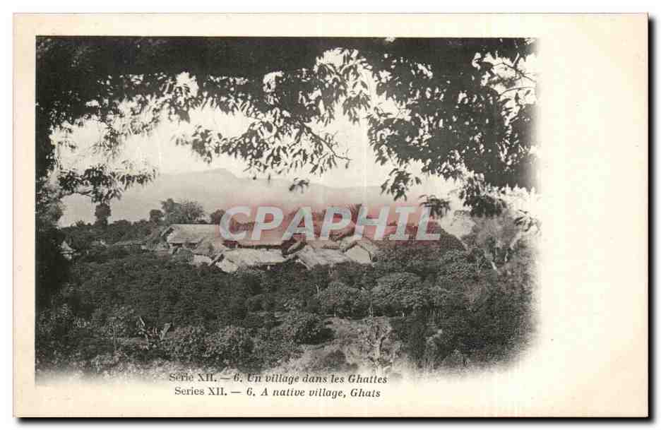 CPA Inde India un village dans les Ghattes