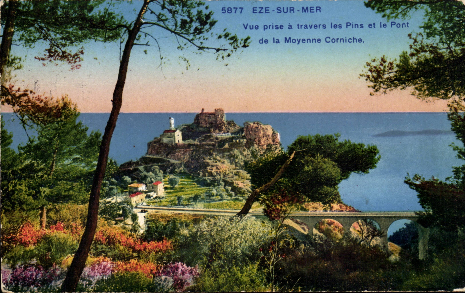 Eze-sur-Mer — Vue prise à travers les Pins et le Pont de la Moyenne Corniche — Photochromie A.D. (C.A.M.)