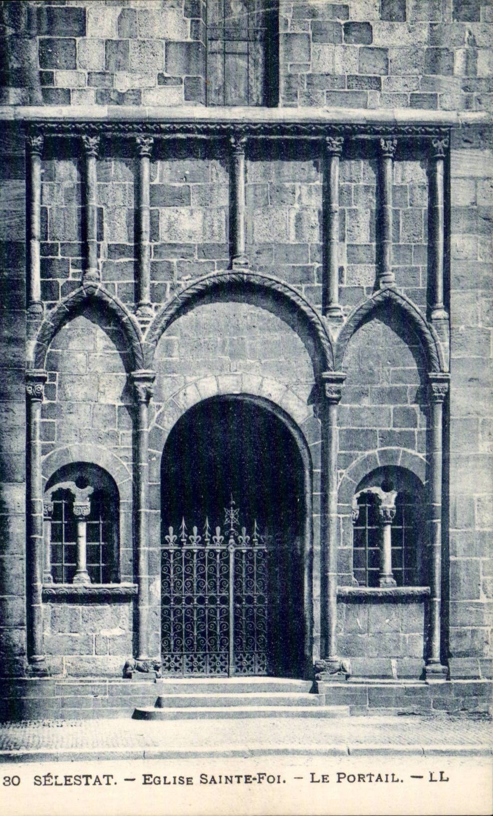 CPA Selestat Eglise Ste Foi le portail