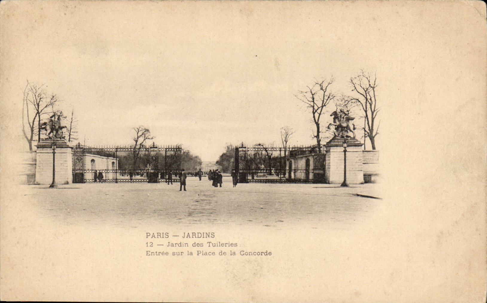 Paris CPA Jardin des Tuileries Entree sur la place de la concorde