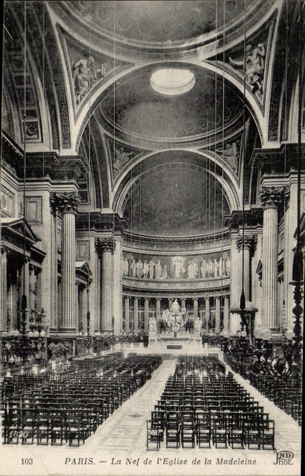 Paris CPA La nef de l'eglise de la madeleine