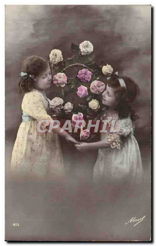 Deux jeunes filles échangeant un bouquet de roses — Mascaf, n° 612