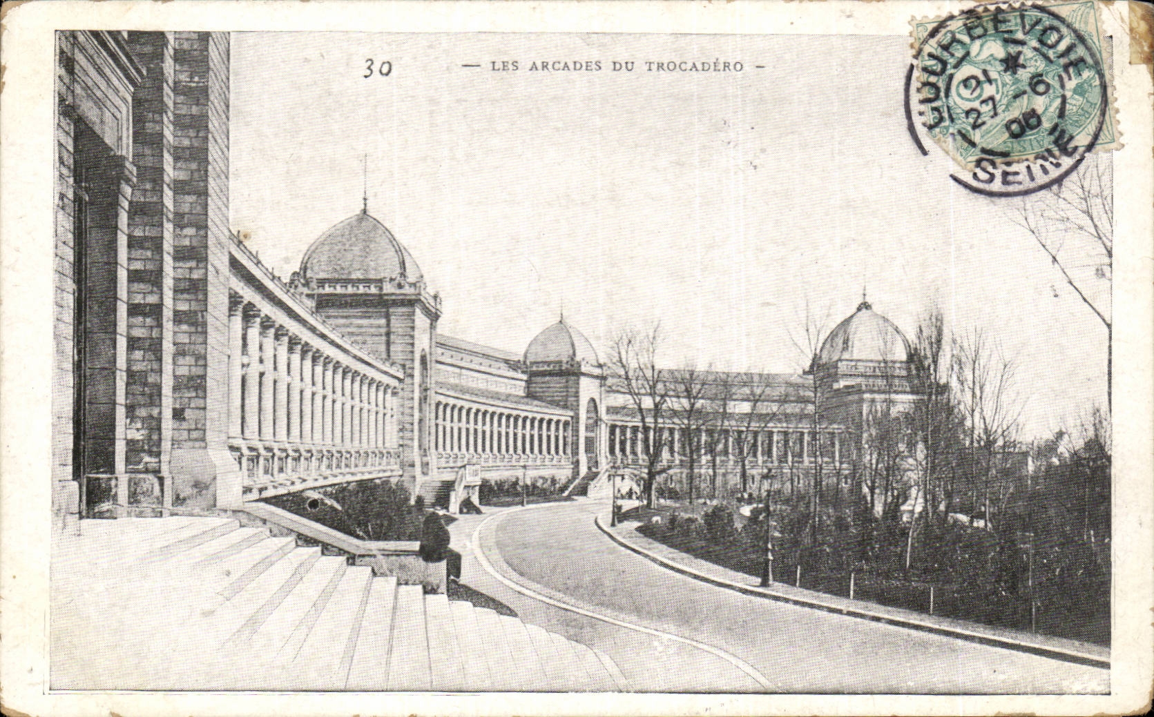 CPA Paris Les arcades du Trocadero