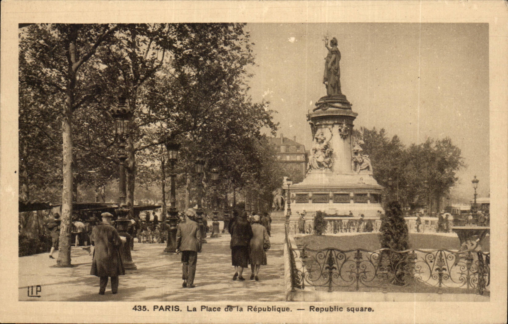 CPA Paris Place de la Republique 
