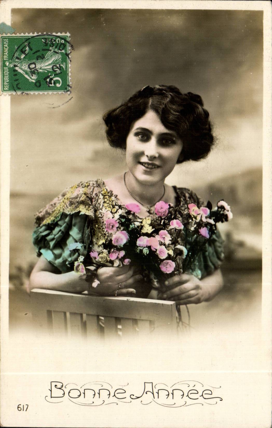 Femme tenant un bouquet de fleurs — Bonne Année — Marque-SIRIUS n°617