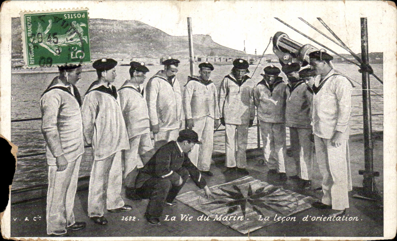 CPA Militaria La vie du marin Le lecon d'orientation