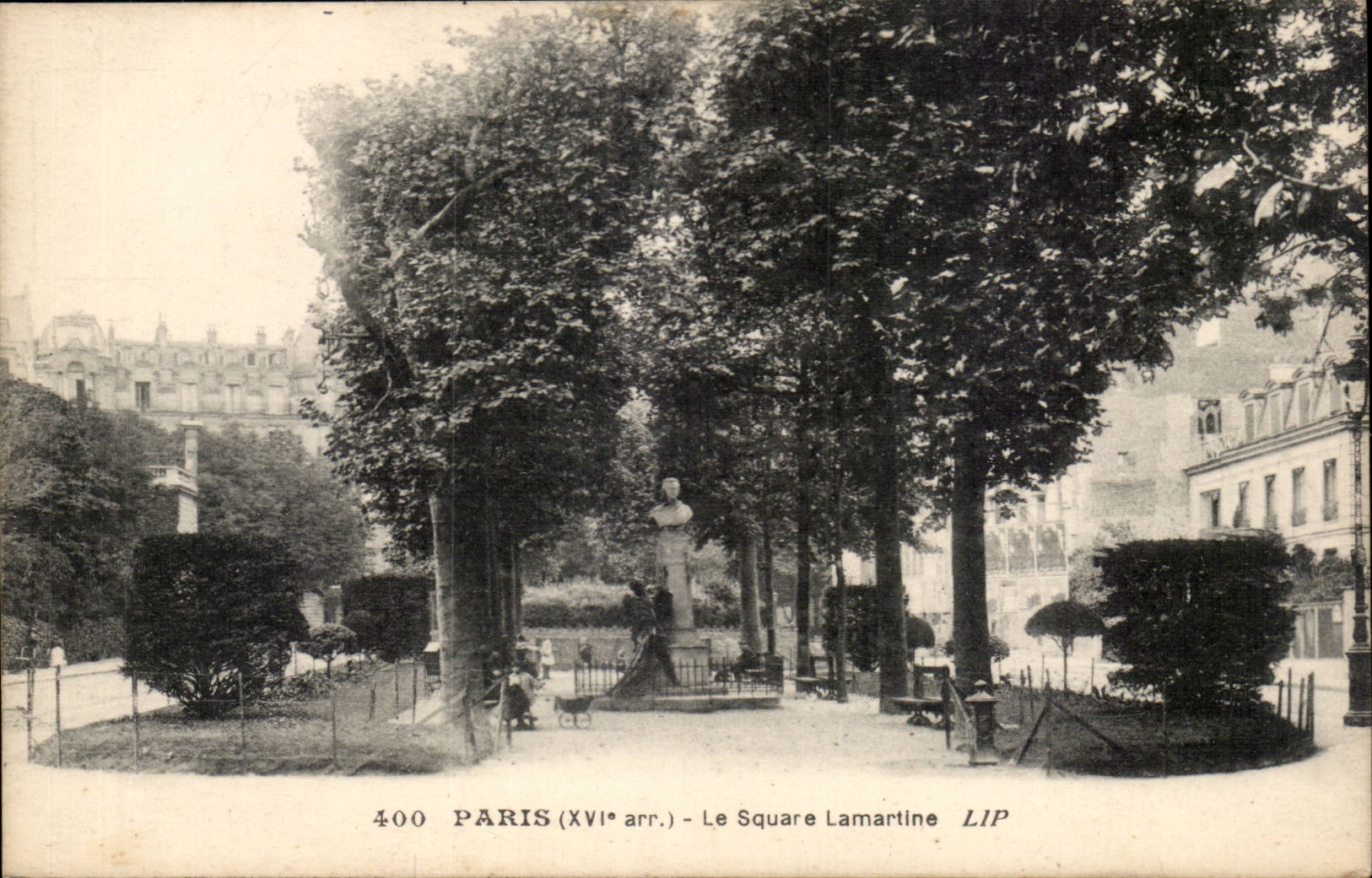 Paris CPA Le square Lamartine
