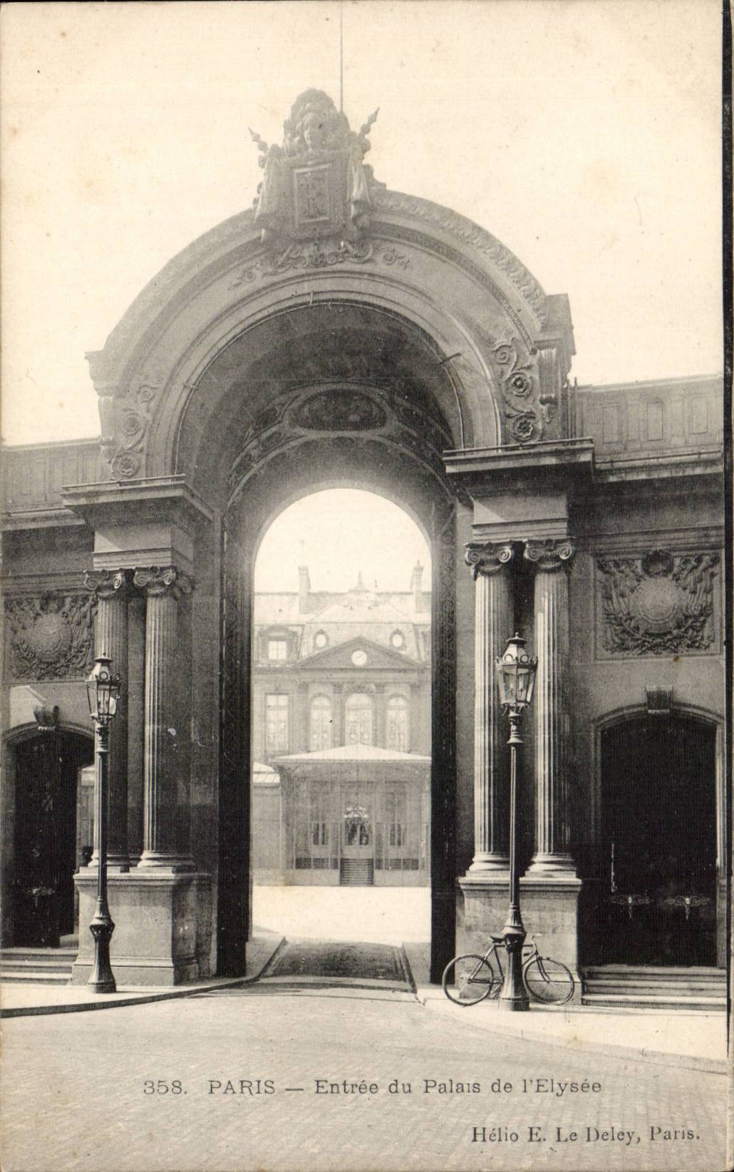 Paris CPA Entree du palais de l'Elysee
