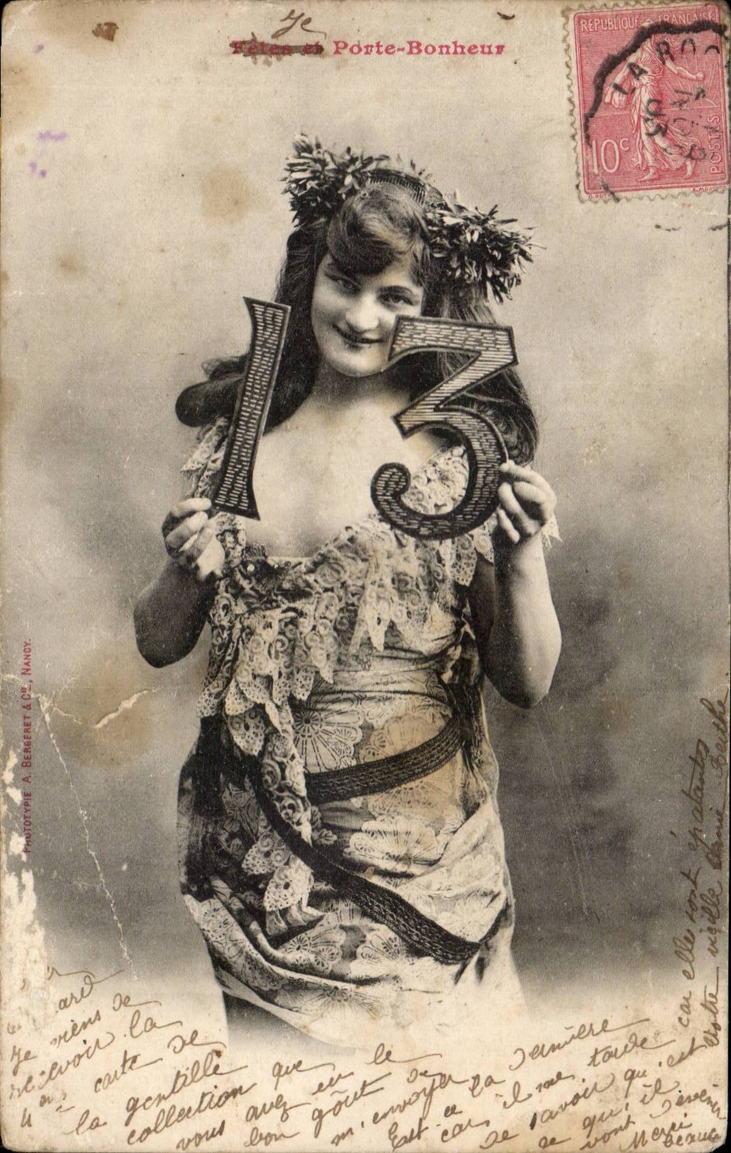 Je Tête et Porte-Bonheur — jeune femme tenant les chiffres 13 — Phototype A. Bémeret & Cie, Nancy