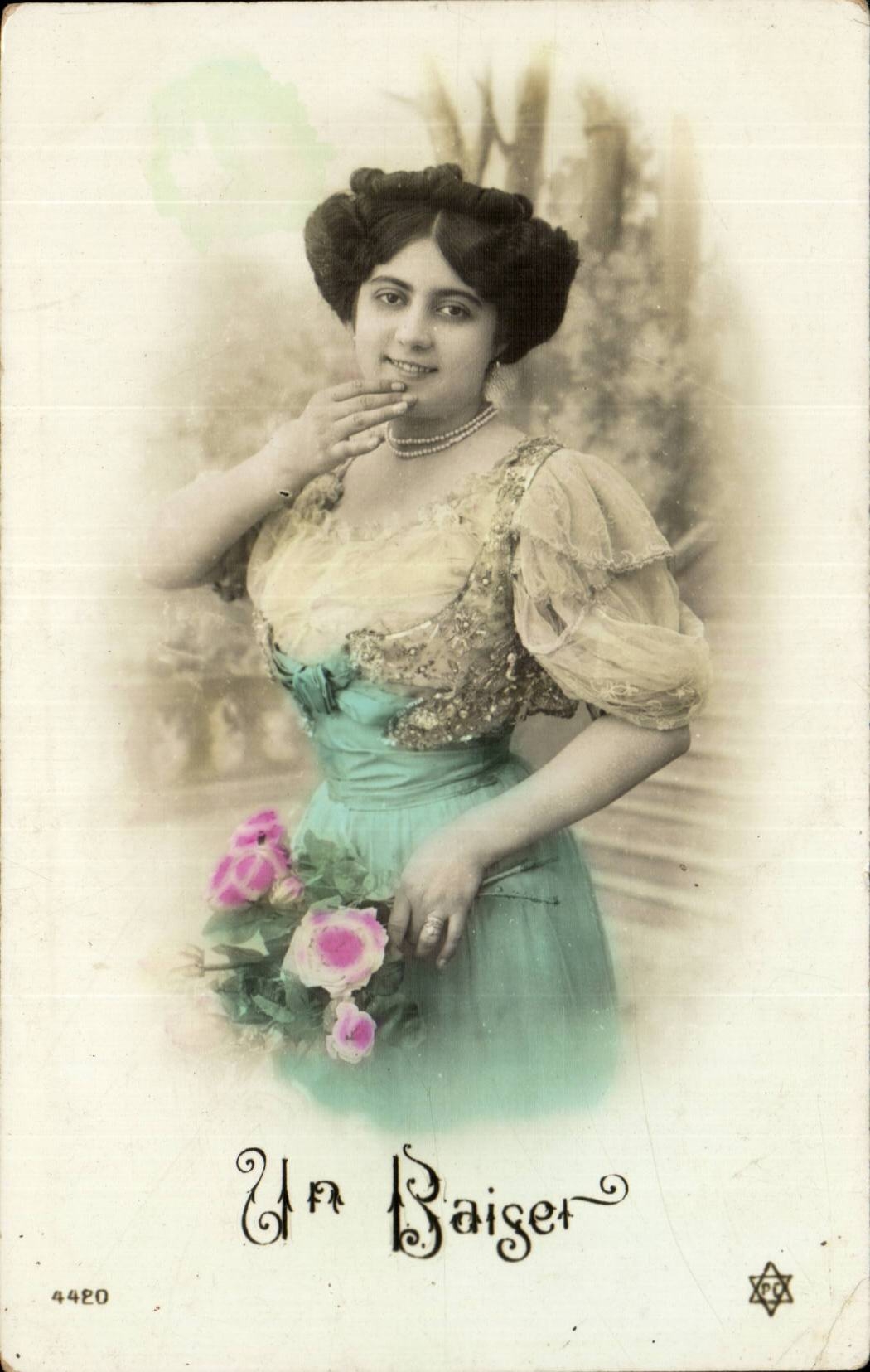CPA Fantaisie Femme Un baiser