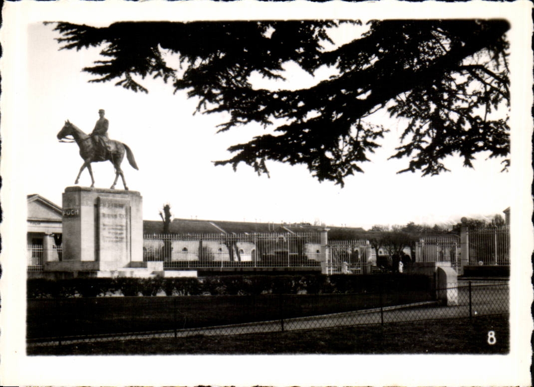 Estatua ecuestre de Philippe Pétain — Monumento a Foch — editor desconocido, n° 8