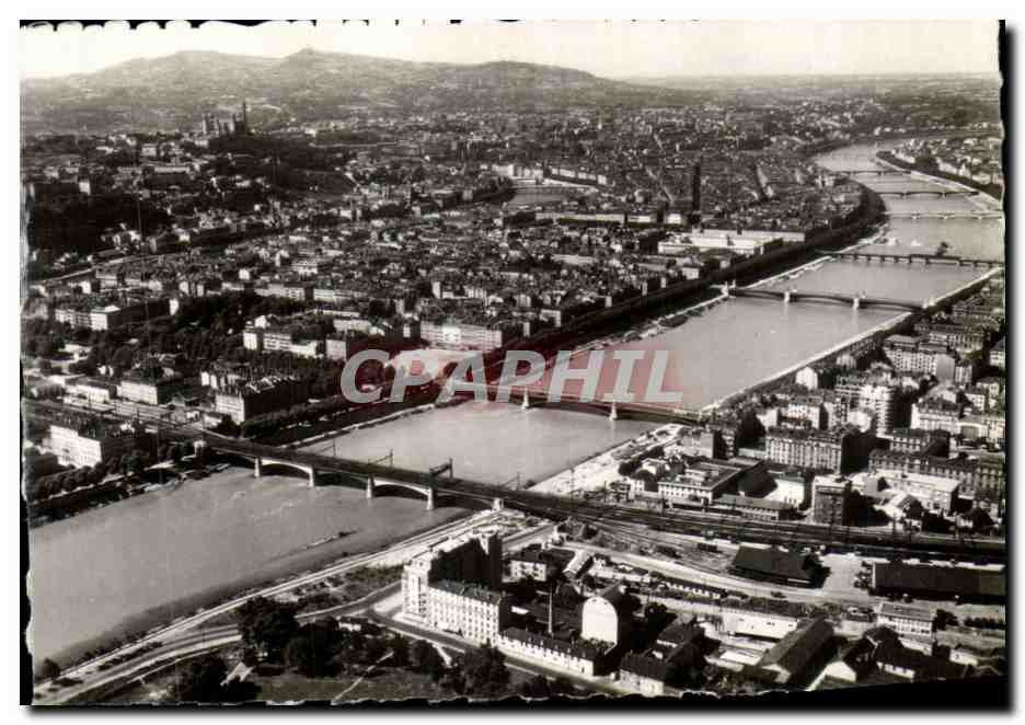 Vue aérienne; le Rhône, la Ville, Fourvière et les Monts d'Or — CPAPHIL