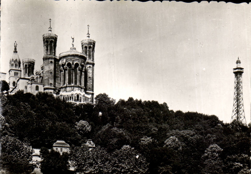 Basilique Notre-Dame de Fourvière et la Tour de Télévision — CPAPHIL