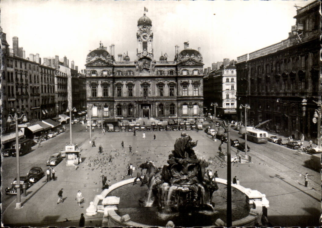 Place des Terreaux — Hôtel de Ville et Fontaine Bartholdi — CPAPHIL