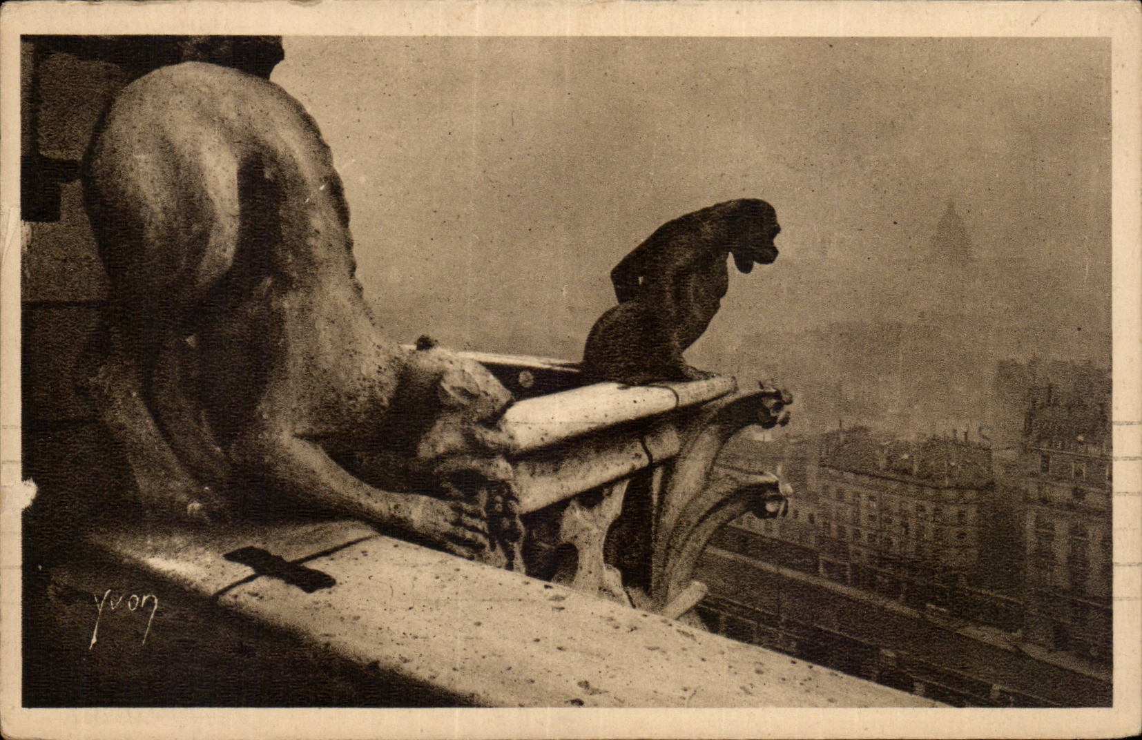 Paris CPA Notre Dame detail de la facade sud
