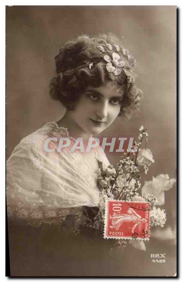 Giovane donna in abito a balze — corona di fiori — editore REX n° 4488