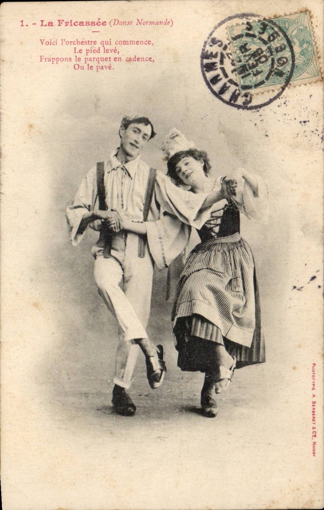 CPA FAntaisie Femme La fricassee ( danse normande ) folklore