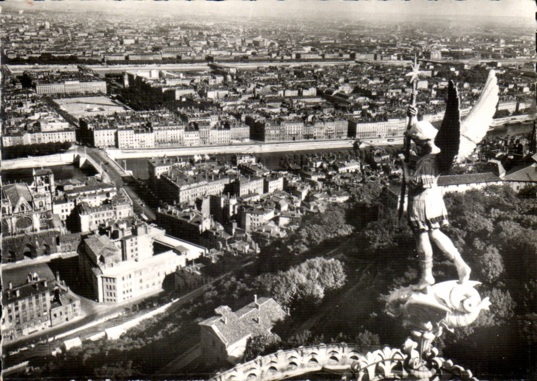 Lyon — vue de Fourvière ; Archange Saint-Michel, Cathédrale Saint-Jean et Bellecour