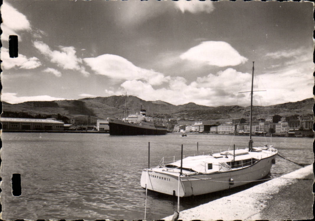 Port Vendres cPA Le port et la ville