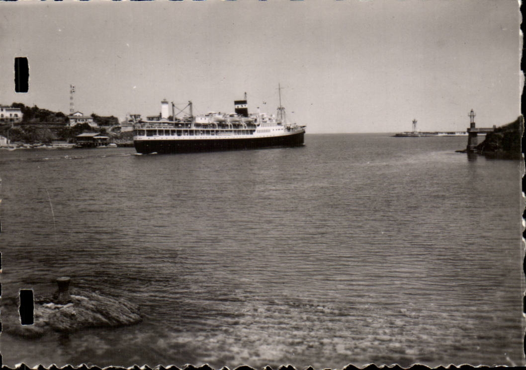 Port Vendres CPA Sortie du Paquebot El mansour
