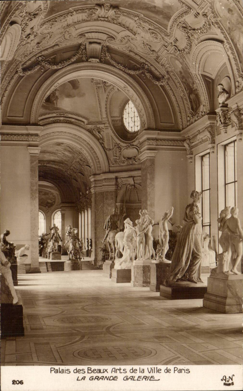 Palais des Beaux Arts de la Ville de Paris — La Grande Galerie — A.N. Paris, n° 206