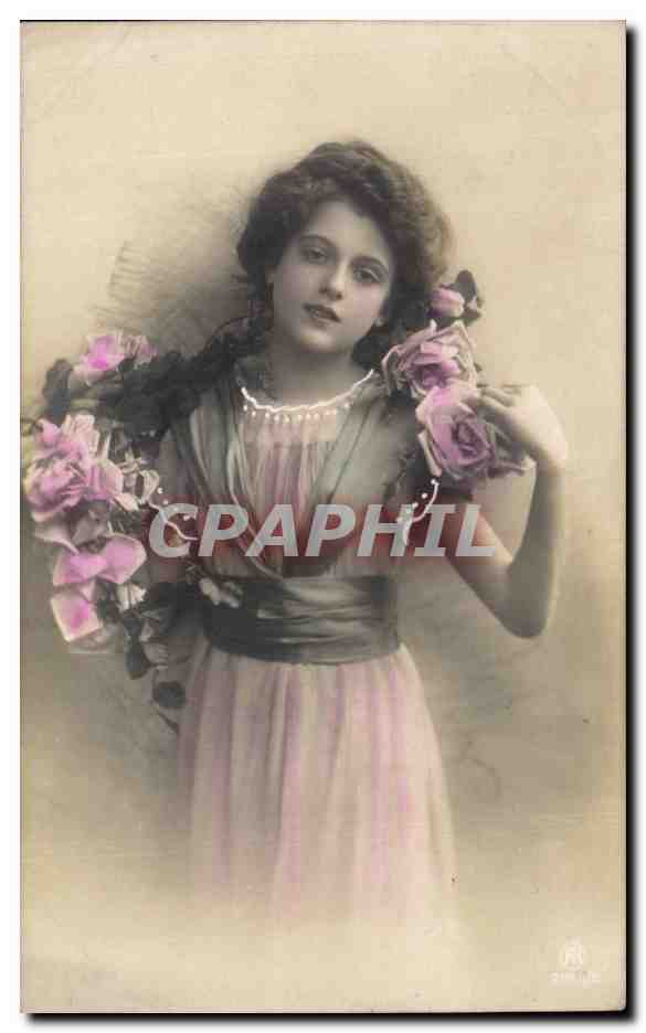 Junge Frau in rosa Kleid mit Rosen — CPAPHIL n° 318190