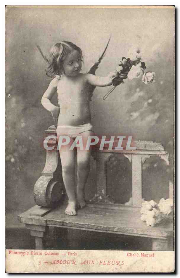 CPA Fantaisie Enfant Amour des fleurs Ange Angel