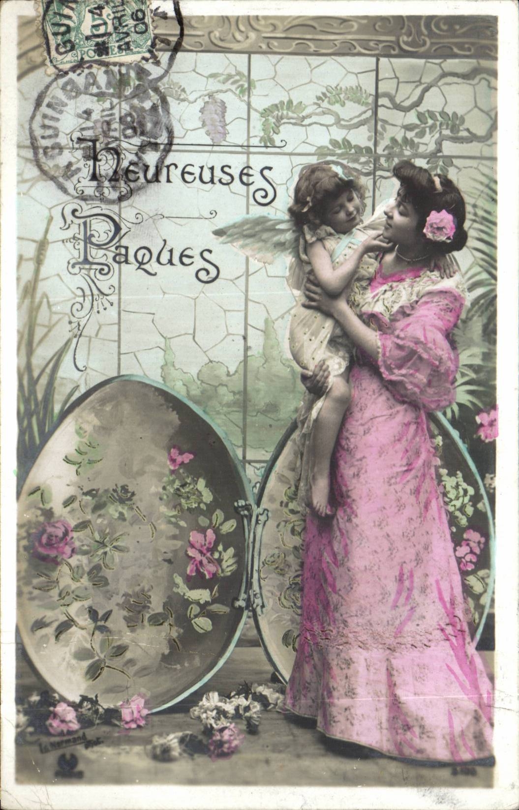 Frau in einem rosa Kleid mit einem Kind — Frohe Ostern — Verleger Guinamp, n° 144