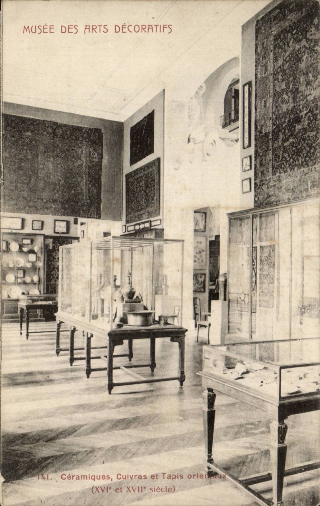 Paris CPA Musee des Arts DEcoratifs CEramiques Cuivres et tapis orientaux