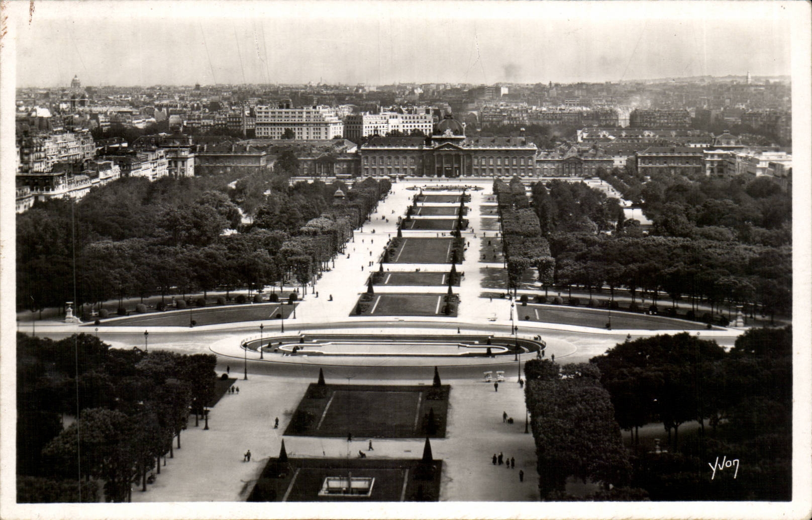 Paris CPA Les jardins du Champ de Mars et l'ecole militaire