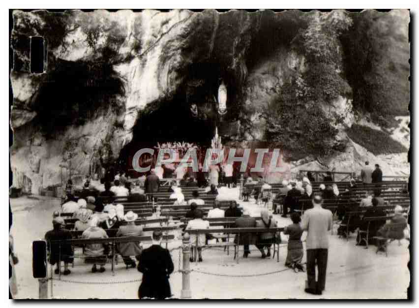 Lourdes CPM La grotte miraculeuse