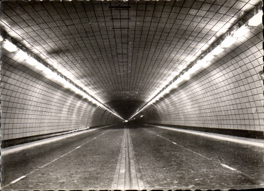 Le tunnel routier sous la Colline de la Croix-Rousse — CPAPHIL