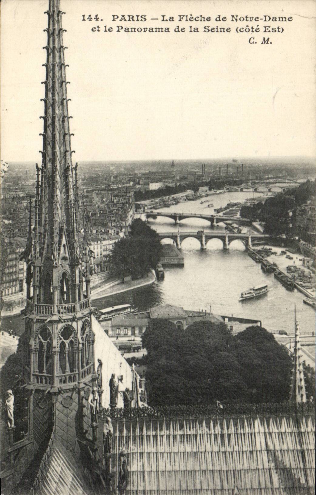 Paris CPA Fleche de Notre Dame et le panorama de la Seine (cote Est)