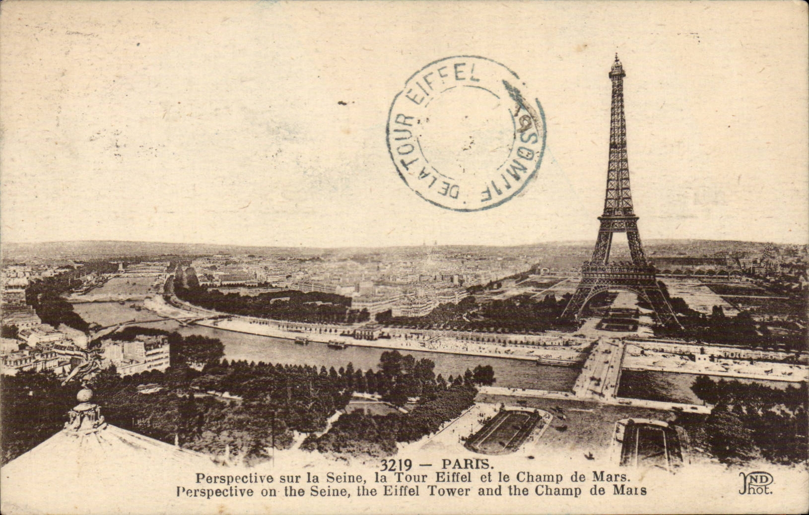 CPA Paris Tour Eiffel panorama sur le Saine et le champ de MArs