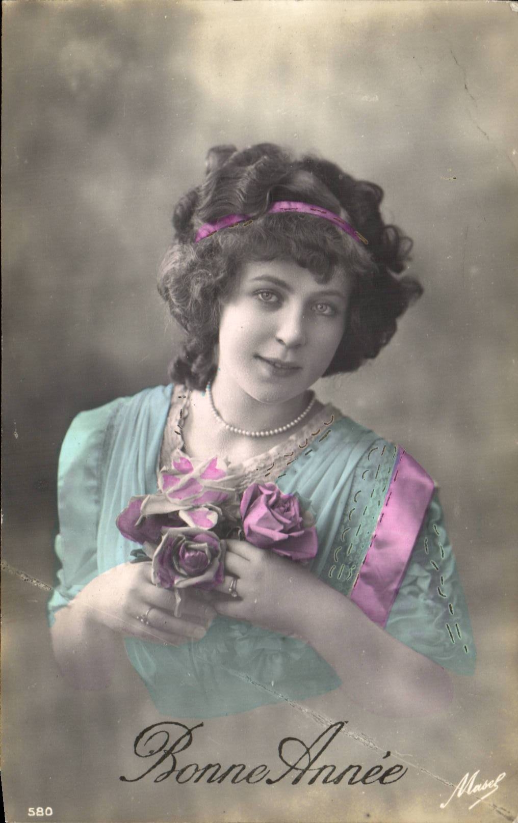 Junge Frau mit Rosen — Frohe Neujahr — Marcel, n° 580
