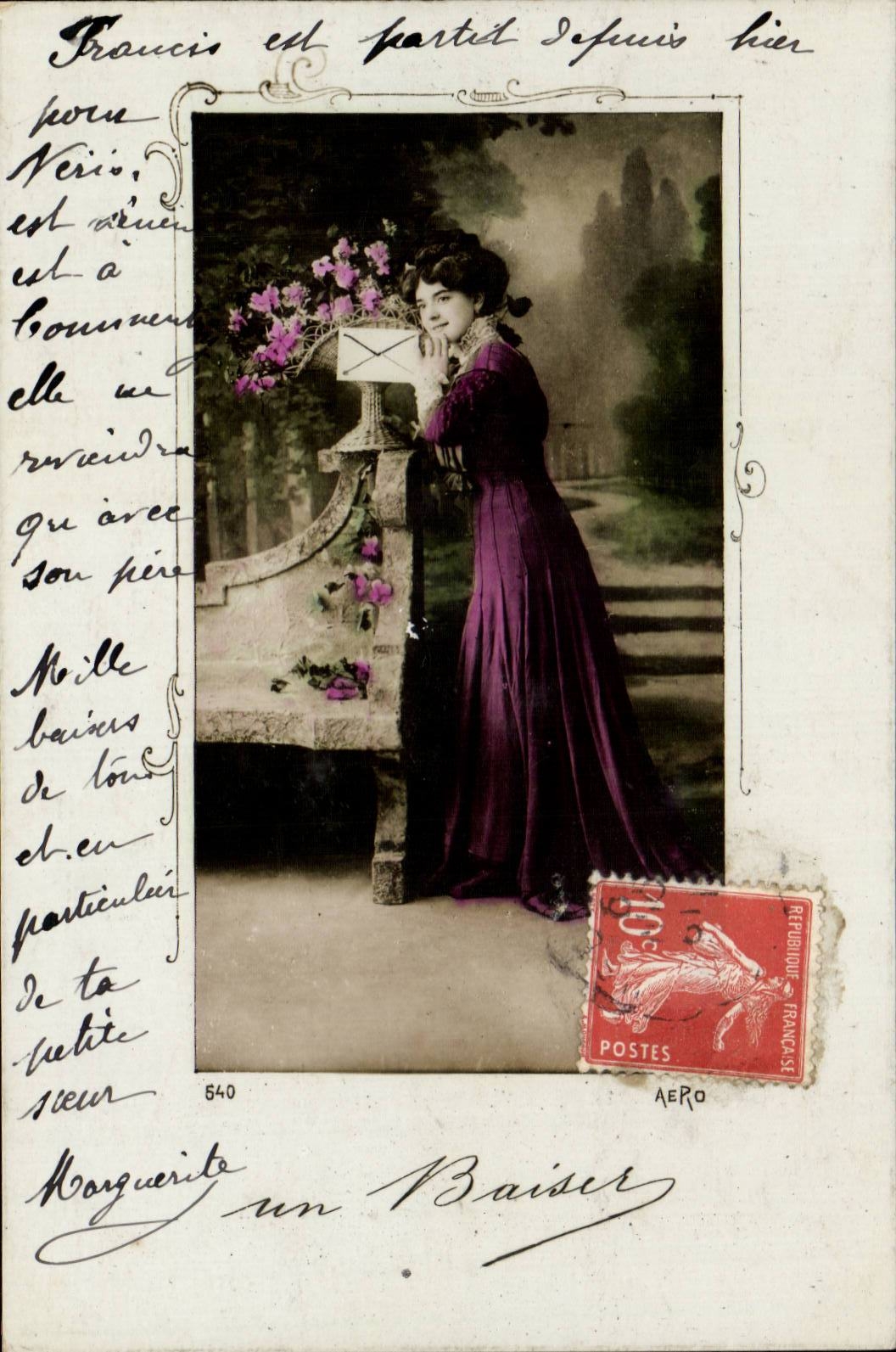 Jeune femme en robe violette — scène de jardin — éditeur '540'