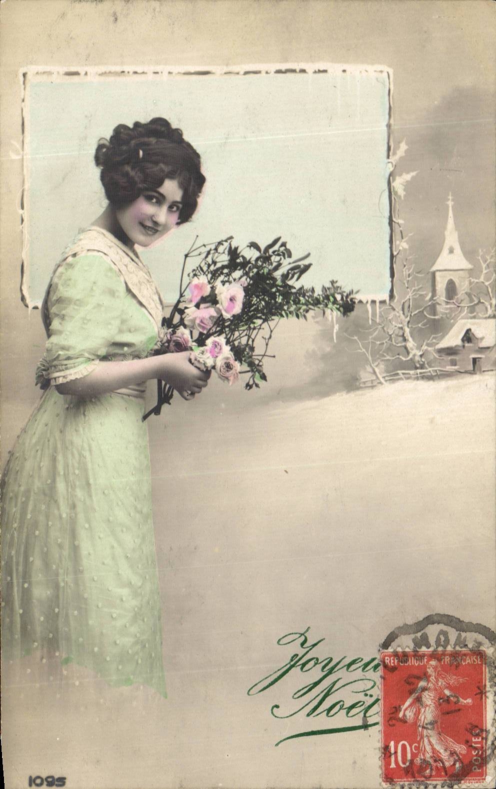 Junge Frau in grünem Kleid mit Blumenbouquet — Frohe Weihnachten — Verlag 1095