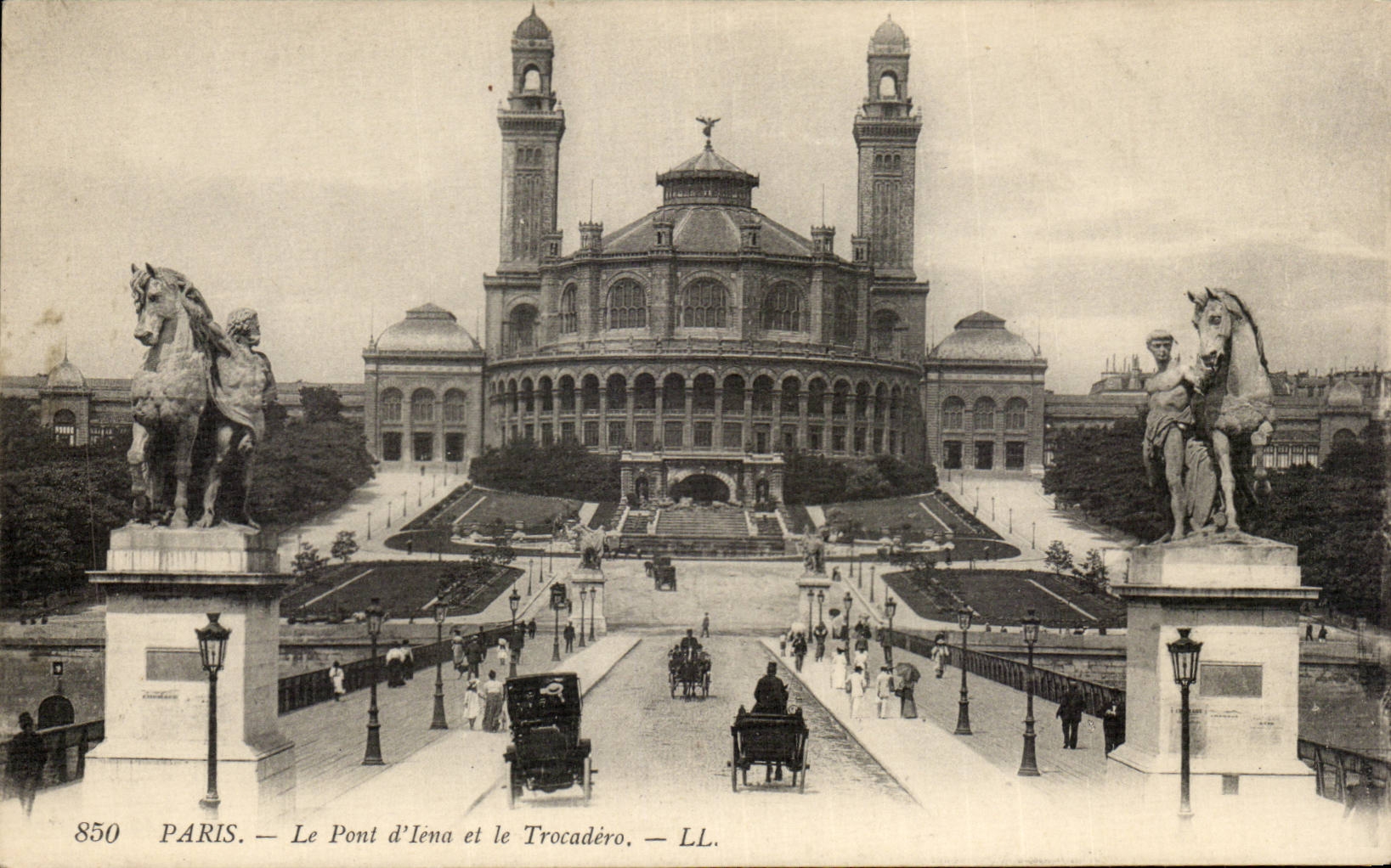 Paris CPA Le pont d'iena et le Trocadero